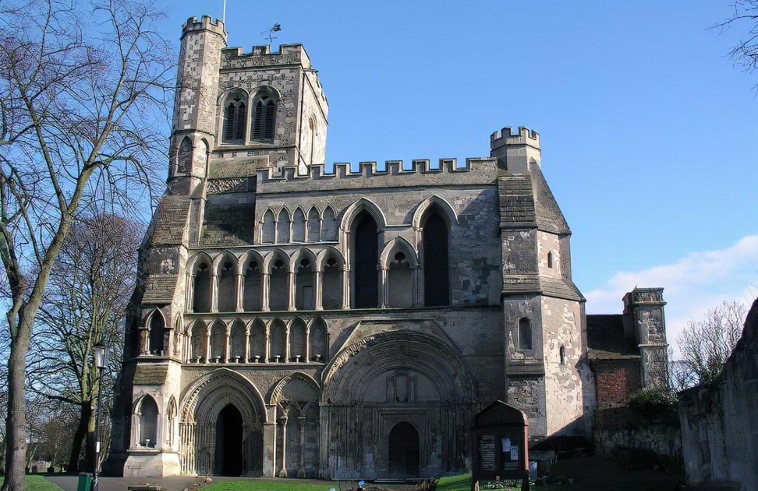 Dunstable Priory awarded £10,000 for repairs in 2021